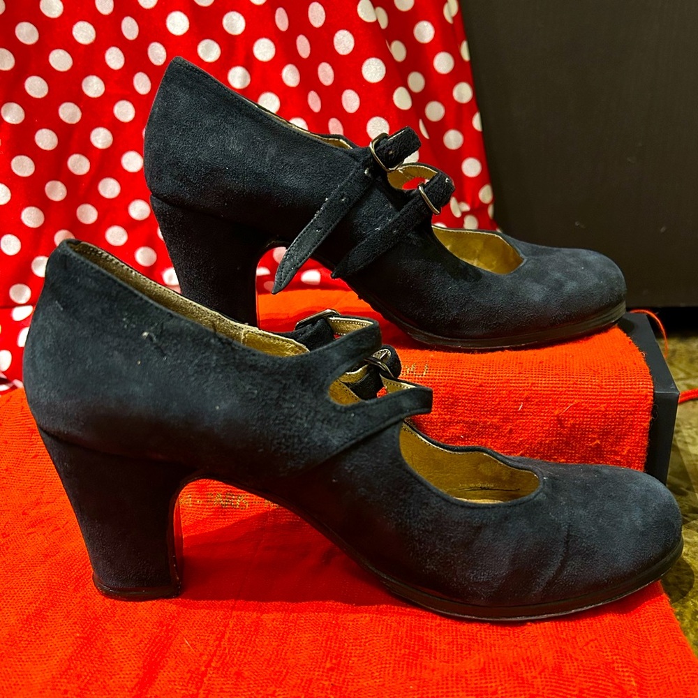 Black suede Flamenco Shoes Menkes brand 6.5